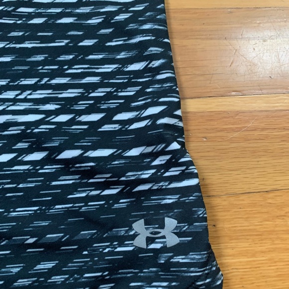 Under Armour grey tshirt - Picture 2 of 4